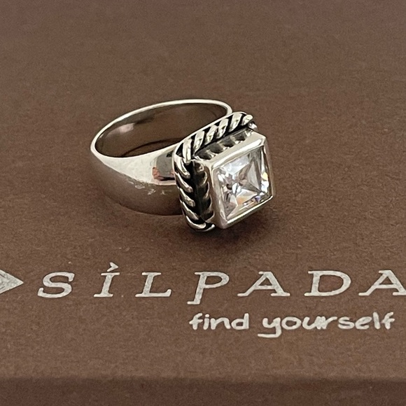 Silpada Jewelry - Silpada size 5, .925 Sterling Silver Elizabeth Ring R0836